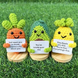 3PCS Handmade Crochet mini Caring Carrot